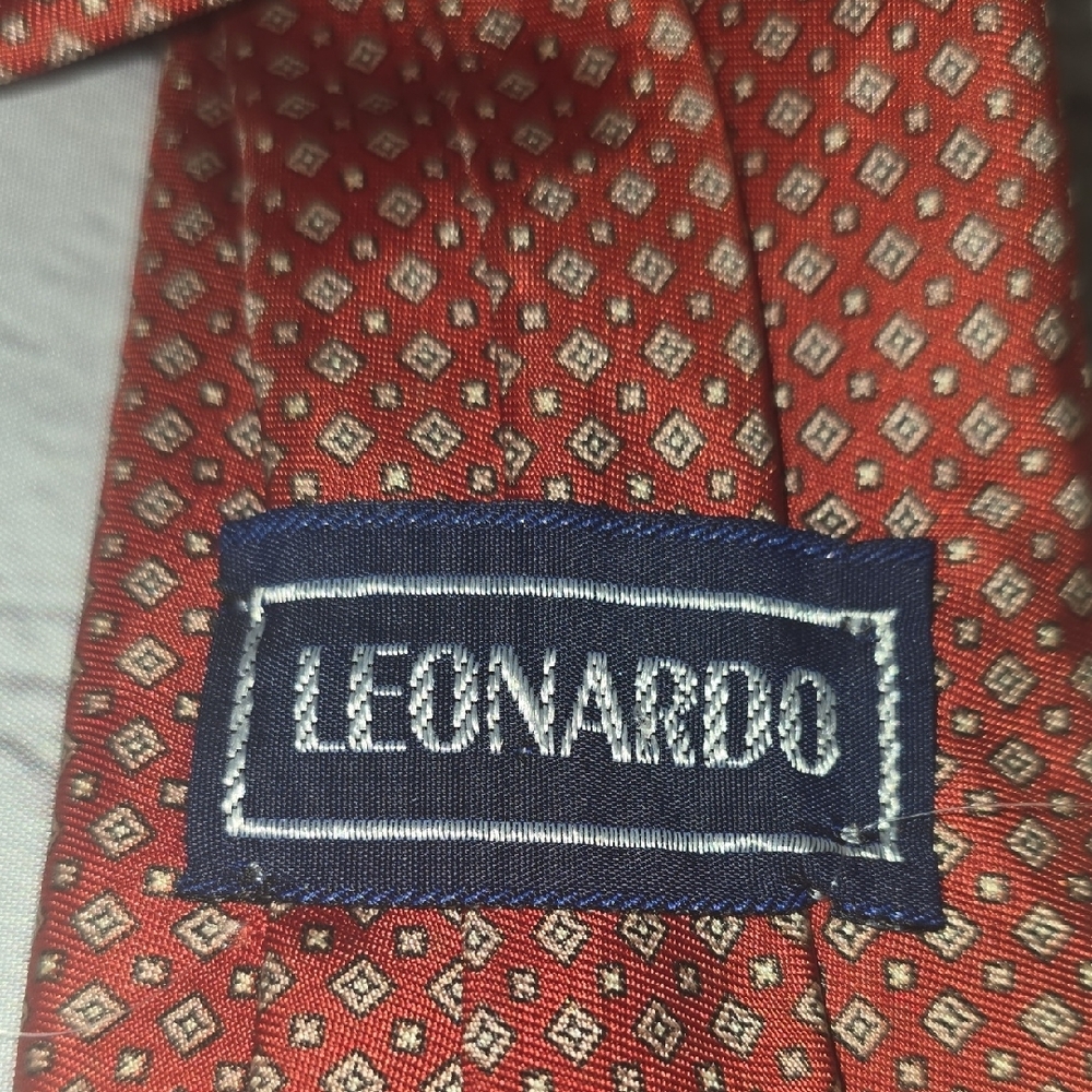 Leonardo Red Tie with Tan Pattern (Jewelry Is Not Included) - Picture 2 of 6